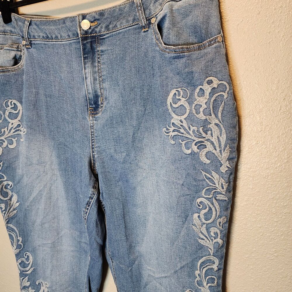 Cato Limited Edition Embroidered Filigree High Rise Capri Jeans 24W